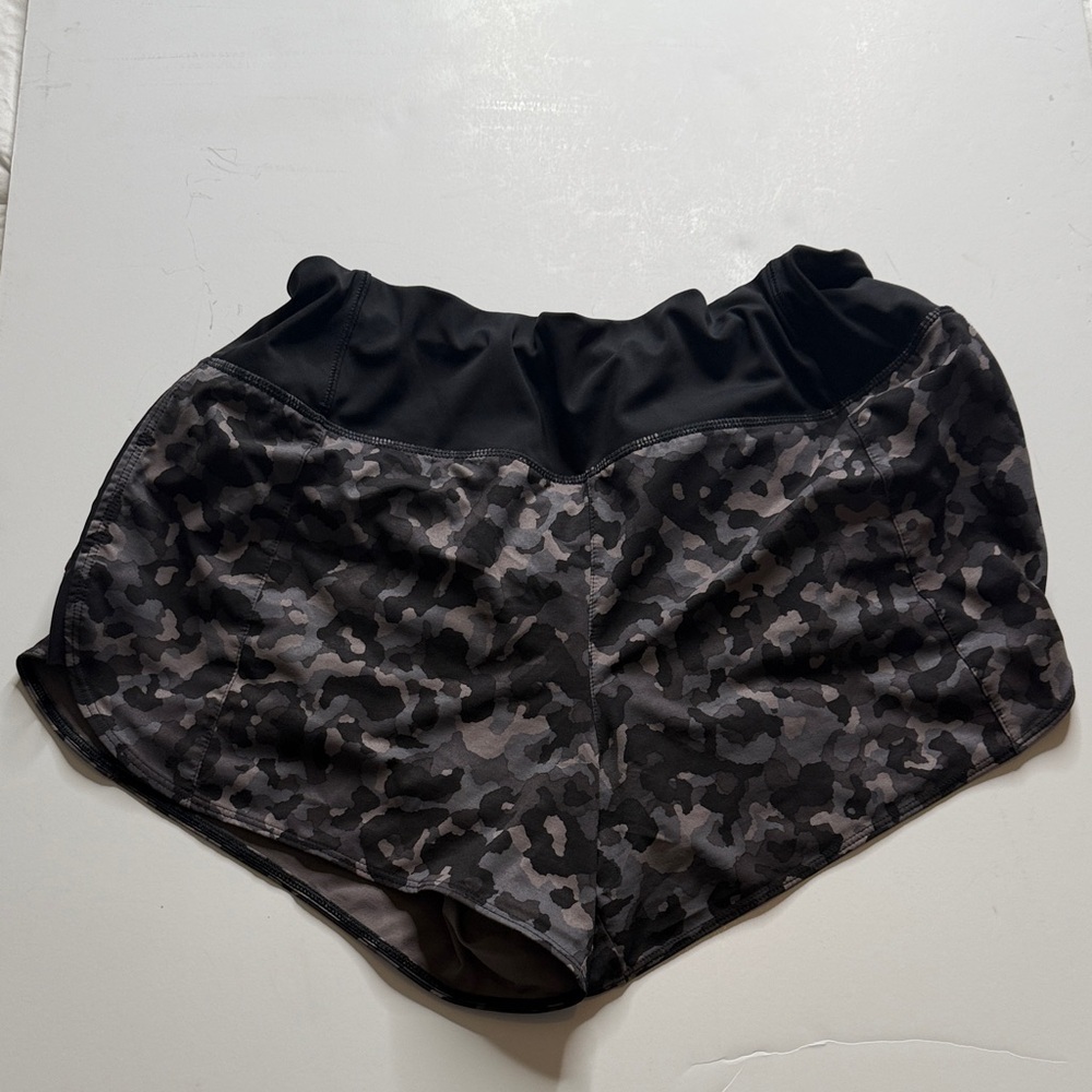 Women’s Athleta Size Medium Running Free Short 3.5” Camo EUC - Picture 2 of 6